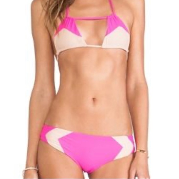 Acacia Set Uns top, Mentawai Bottom! - Picture 3 of 12